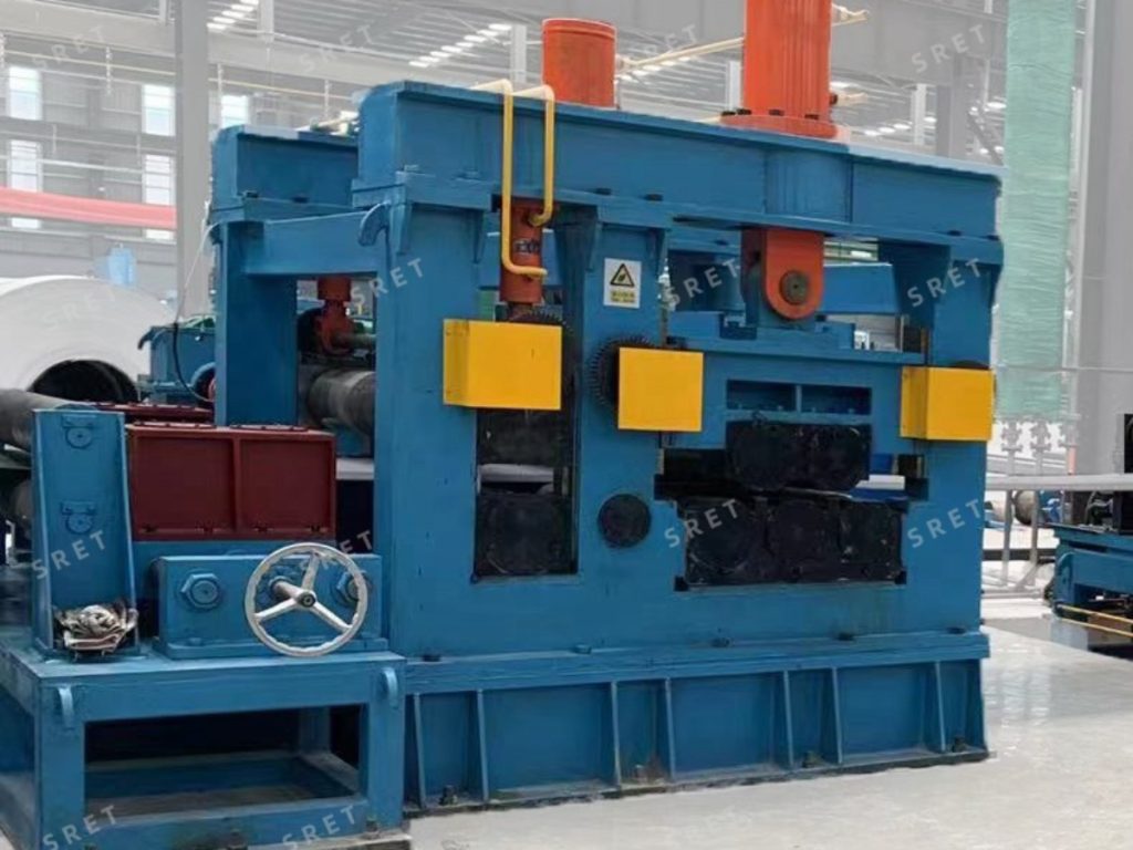 5-roll flattener for coil-end preparation in an ERW tube mill line