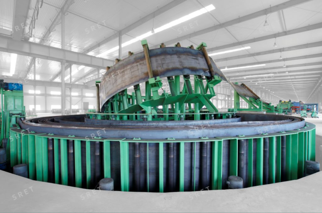 Central spiral roll track at a tube mill accumulator outlet